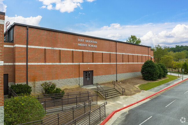Lost Mountain Middle School has a student-teacher ratio of 18 to 1.