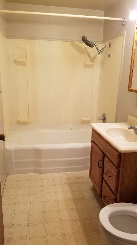 Bathroom has Tub/ shower