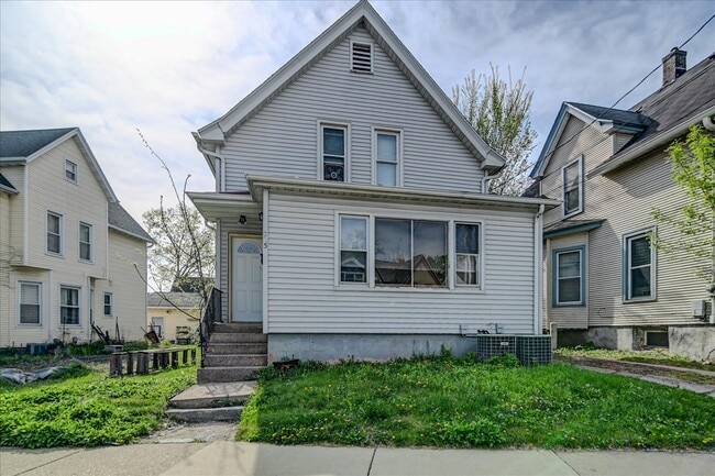 205 S Fair Oaks Ave unit 205 South Fair Oaks, Madison, WI 53704 - photo 2