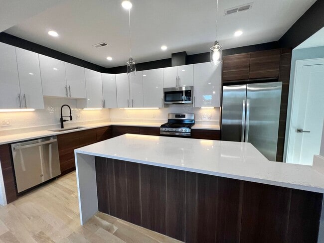 9 University Rd unit 2, Brookline, MA 02445 - photo 2