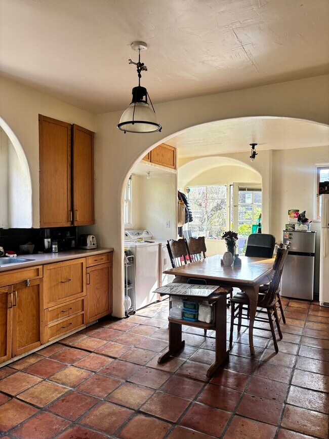 2126 Blake St unit A, Berkeley, CA 94704 - photo 6