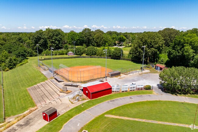 The student population of Reidland Intermediate School is 214 and the school serves 4-5.