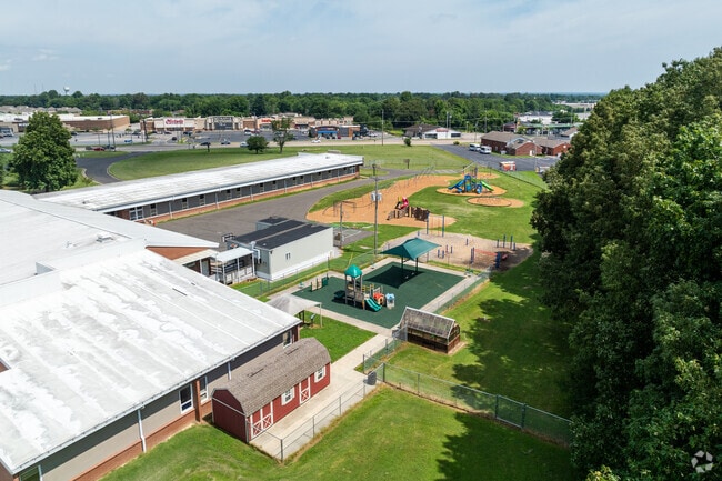 The student population of Concord Elementary School is 609 and the school serves PK-5.