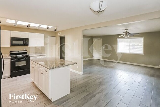 9214 N 36th Dr, Phoenix, AZ 85051 - photo 4