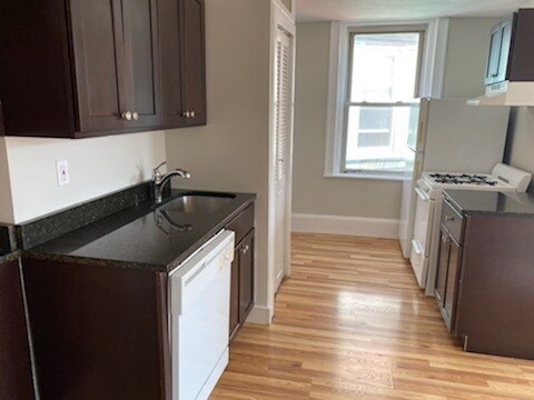 214 Hanover St unit 224-17, Boston, MA 02113 - photo 3