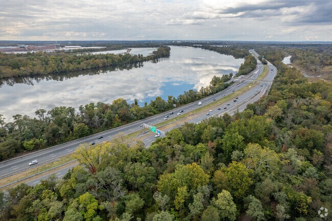 I-295 runs along the Delaware River in White Horse, New Jersey.
