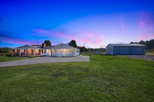 1580 N Honeycutt St, Benson, NC 27504 - photo 3