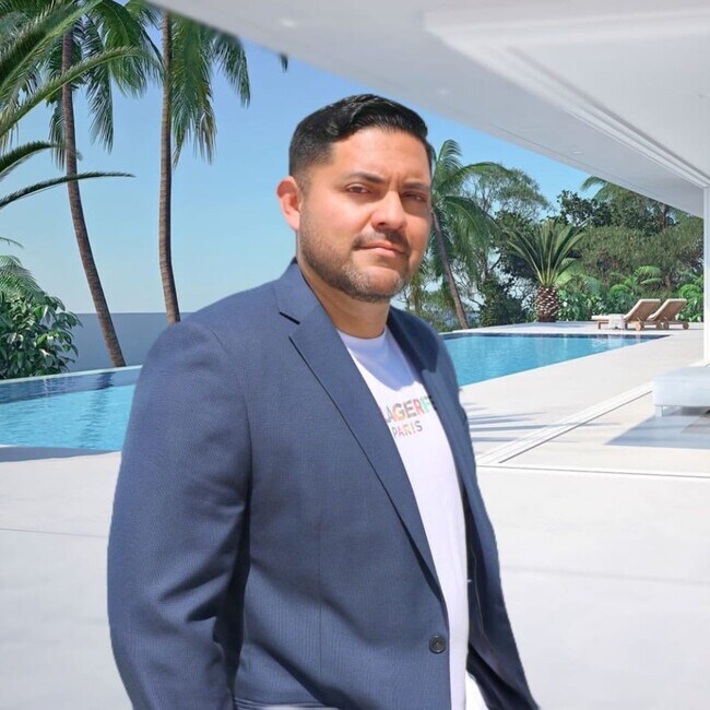 Agent Photo