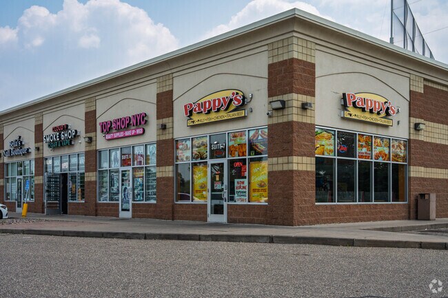 Pappy's is a roadside fast food joint whipping up straightforward hot dogs, gyros, wings, fish & sandwiches.