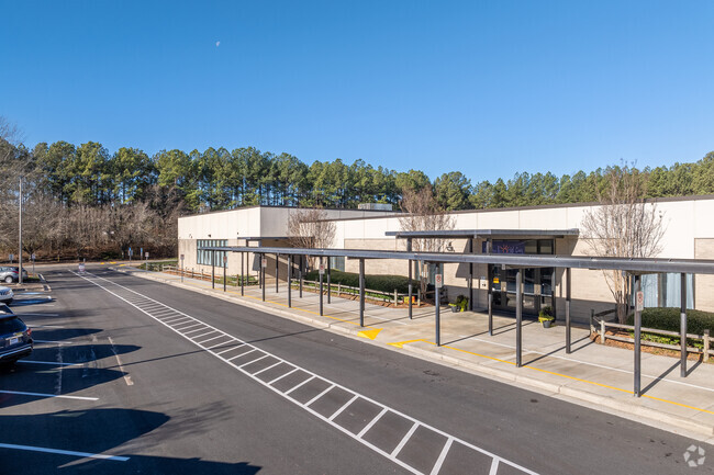 Simonton Elementary School has a dedicated staff to help your children learn and grow.