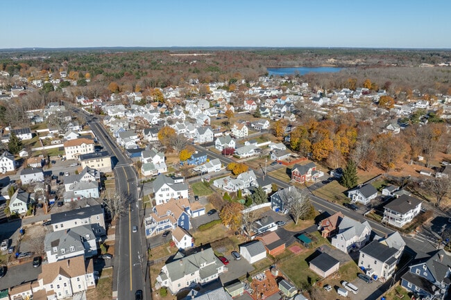 With its proximity to the water, it's no wonder residents love Whittenton.