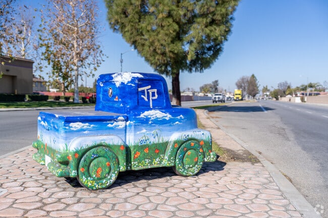 A colorful little truck sits on the median on Wible Rd in the Venola neighborhood.