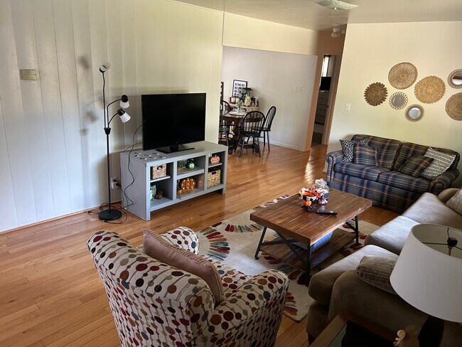 616 W 18th St, Cedar Falls, IA 50613 - photo 3