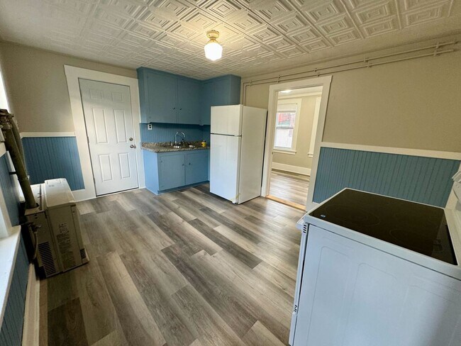 17 Sullivan St, Newport, NH 03773 - photo 4