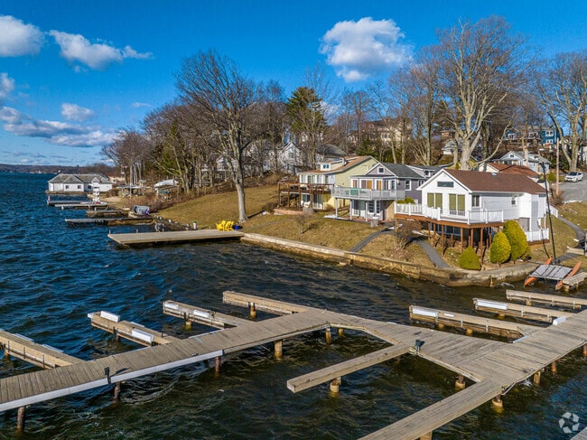 Lake Hopatcong gives people the opportunity to live close to the water.