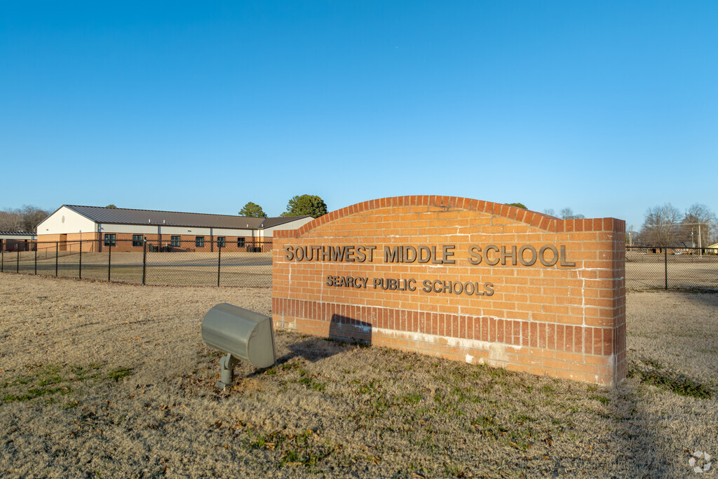 Southwest Middle School is located at 1103 W Woodruff Ave in Searcy.