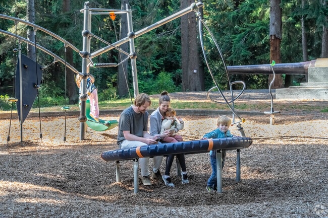 Brind the little ones to Hamlin Park near Briarcrest and watch them have a blast.