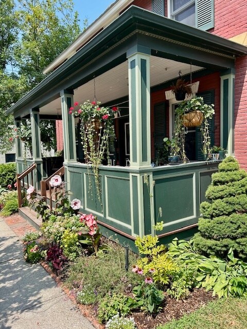 56 Maple St unit 56 Maple furnished a, Burlington, VT 05401 - photo 3