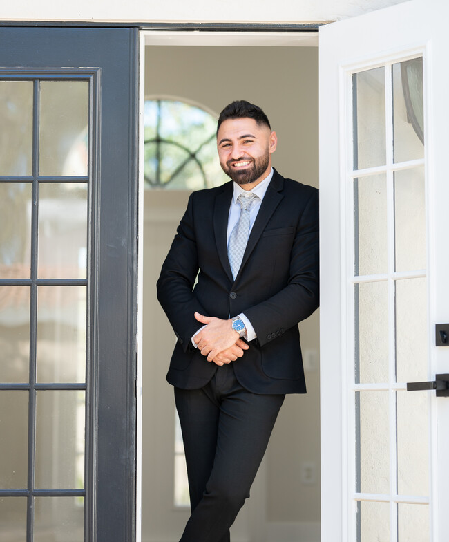 Agent Photo