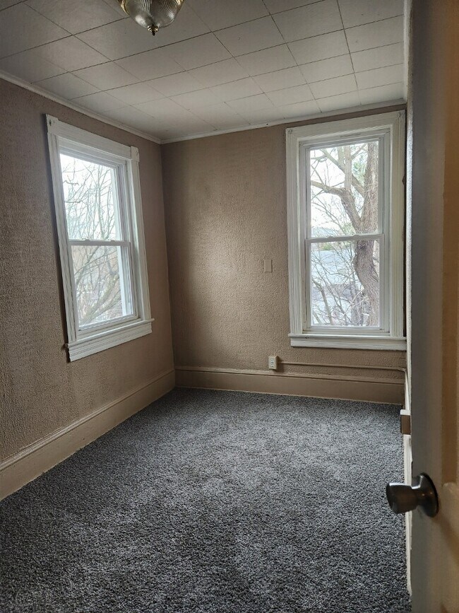 1489 Washington Ave, Altoona, PA 16601 - photo 2