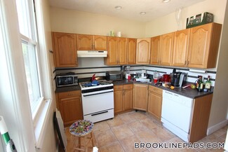 125 Brook St Unit 2, Brookline, MA 02445