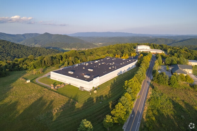 Ellett-Jennelle is well-served by public transportation and major roads.