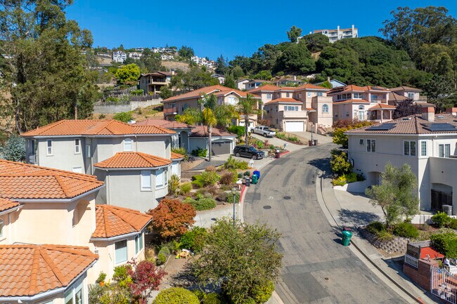 Skyline-Hillcrest’s midcentury homes are among Oakland’s most in-demand properties.