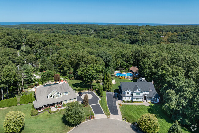 An overview of this Fort Salonga neighborhood shows off the large lot sizes.