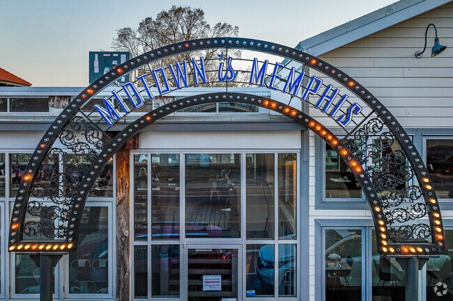 Midtown Memphis sign on Madison Avenue welcomes people to the neighborhood.