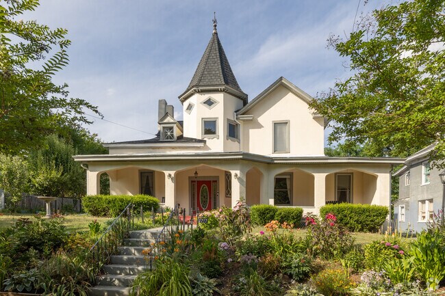 Few examples of Victorian style homes exist in Mountain View, but the examples are beautiful.