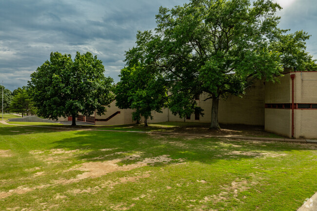 Craigmont High School offers classes from 9th grade through 12th grade.