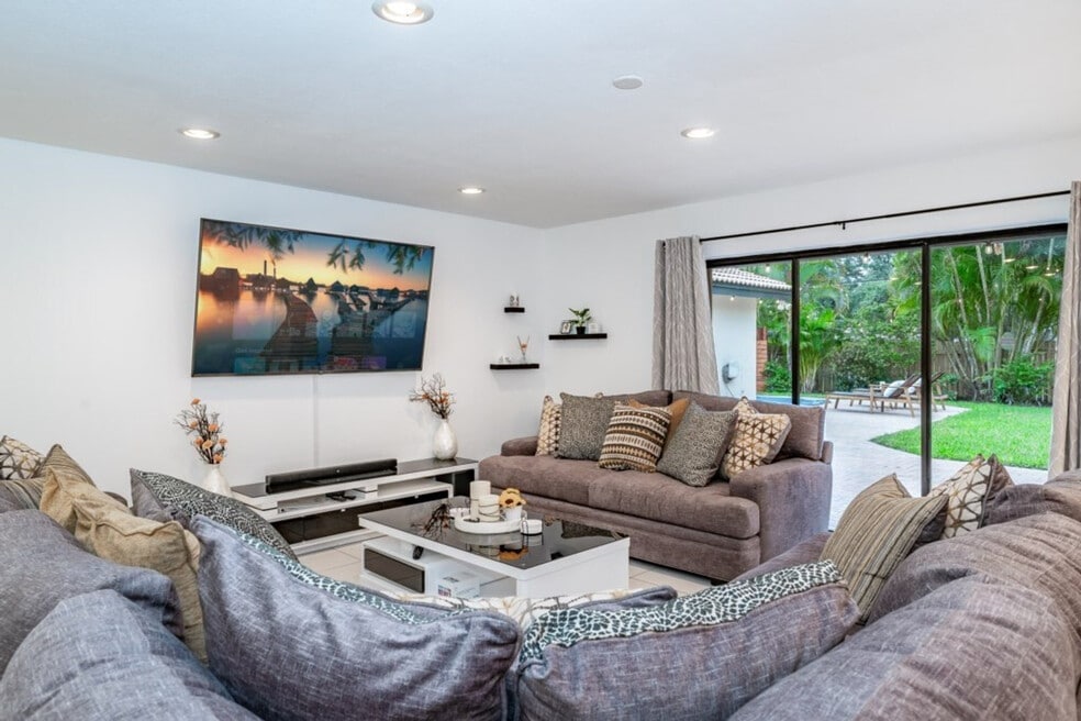 830 SW 14th Ct unit ID1287060P, Fort Lauderdale, FL 33315 - photo 1