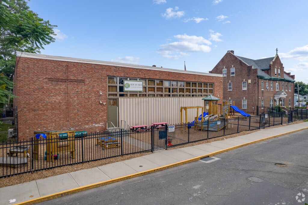 Side by Side Charter School in Norwalk has easy access for students to get picked up.