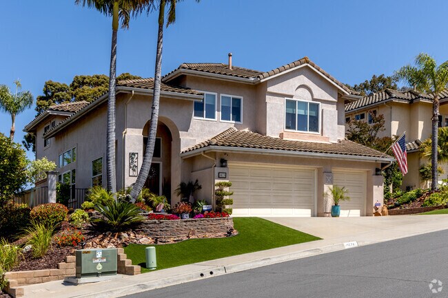 People love living in luxury style homes in San Pasqual.