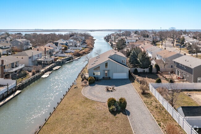 There are a few canals in Baldwin Harbor that lead to Middle Bay or Baldwin Bay.