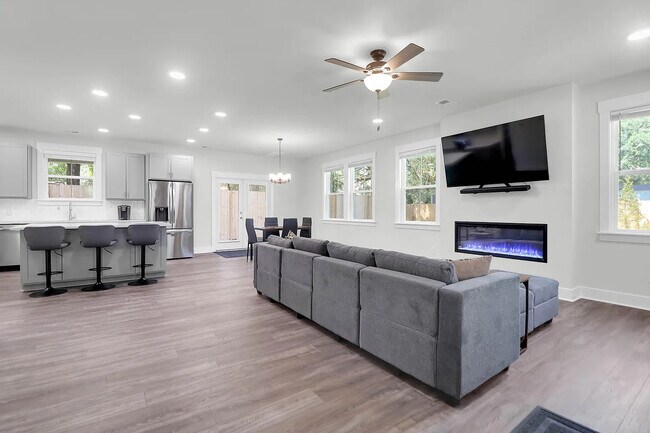 2755 Tyler St, North Charleston, SC 29406 - photo 5