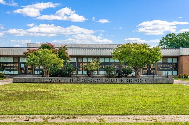 Henderson Middle School is part of Richmond Public Schools and serves the Northside area.