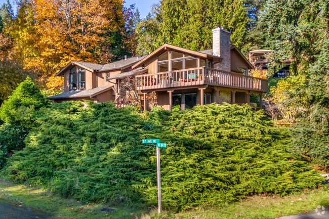 Linwood Heights homes enjoy natural surroundings.