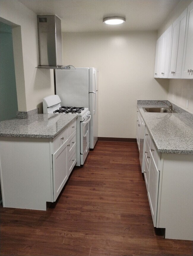 Yosemite Apartments, Manteca, CA 95337 - photo 5