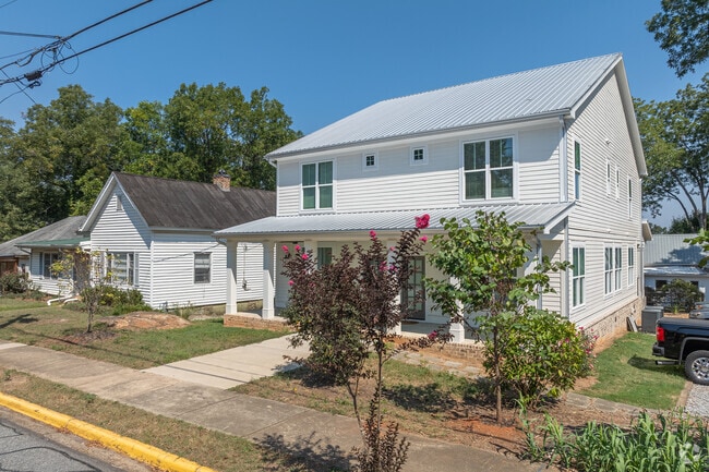 Renovated homes from the 1930s are common throughout Carrs Hill.