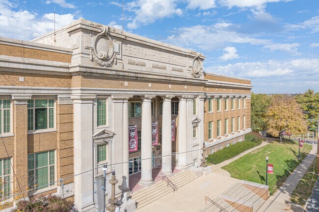 Peoria High School has an overall C rating from Niche.