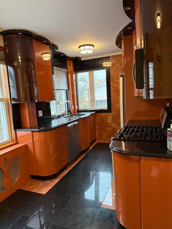 713 Yonkers Ave unit Second floor, Yonkers, NY 10704 - photo 3