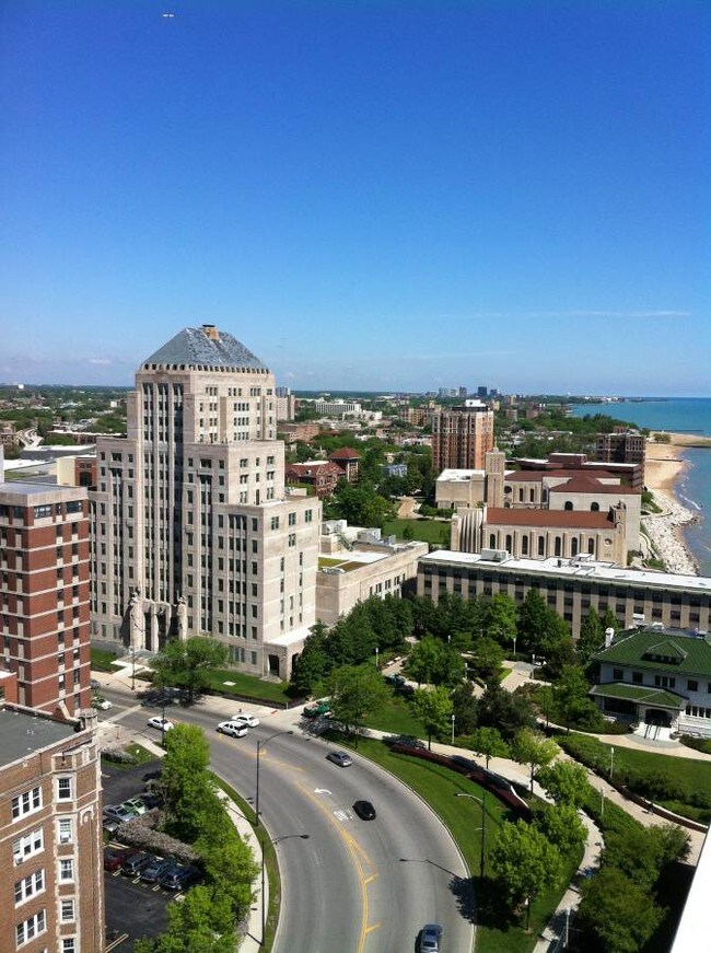 Sheridan Point Condominiums unit 6325 N Sheridan, Chicago, IL 60660 - photo 4