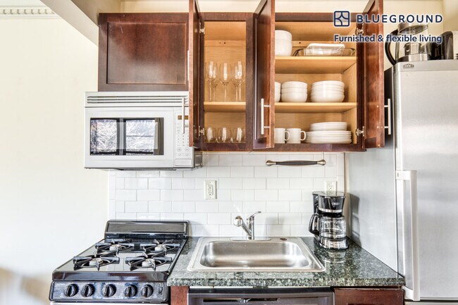 535 Hudson St unit FL3-ID1032, New York, NY 10014 - photo 6