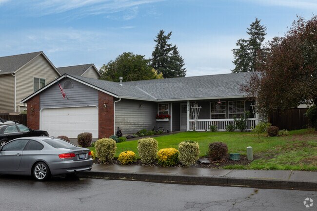 Single‑story homes are common in Fisher’s Village‑Orchards.