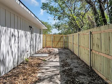 225 A St SW, Ardmore, OK 73401 - photo 3