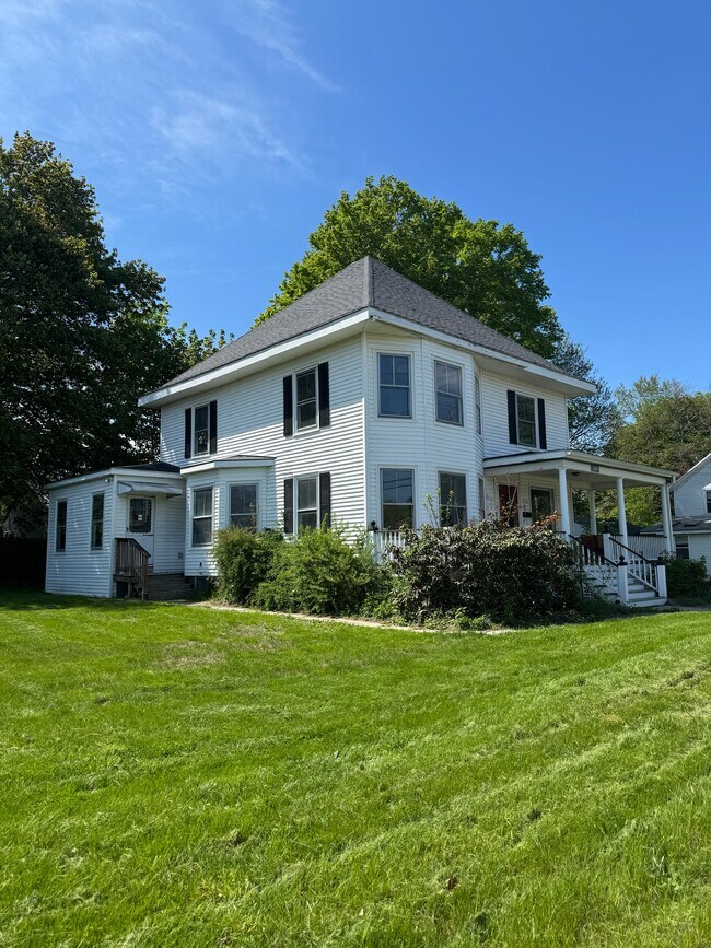 712 Gray Rd, Gorham, ME 04038