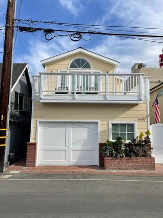 16696 Bayview Dr Unit Upstairs, Sunset Beach, CA 90742