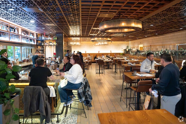 Many restaurants in Sandy Springs like Casi Cielo offer residents tabletop or bar seating.