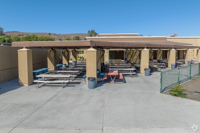 An outdoor lunch area accommodates students at Alderwood Elementary.